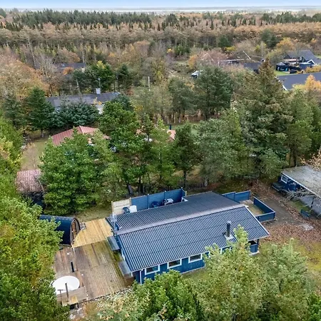 Toimi - 500m To The Fjord By Interhome